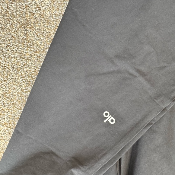 Alo wide leg trouser. Medium 30 inseam. NWOT. - Picture 3 of 3